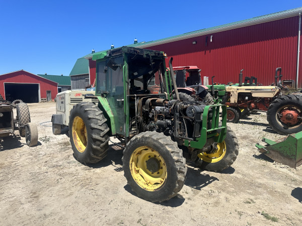 1998 John Deere 5410 for salvage