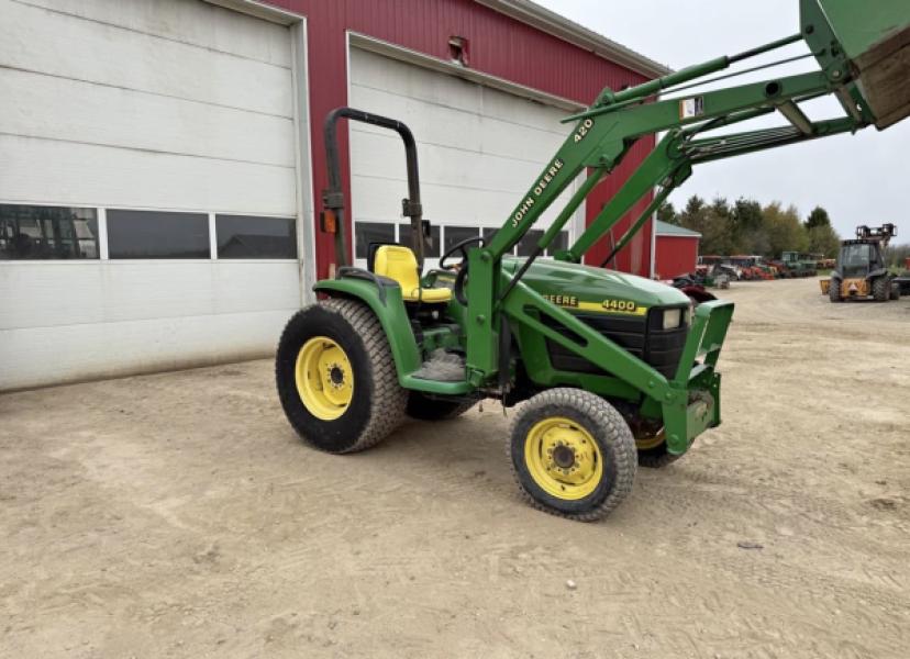 2000 John Deere 4400 Loader Tractor 4x4