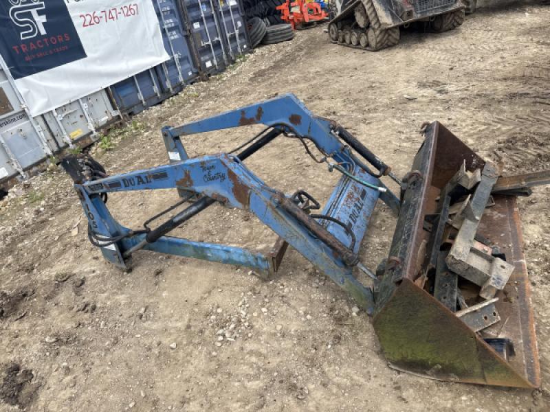 2012 unidentified Town&country loader with bucket brackets and valve off ford 1210