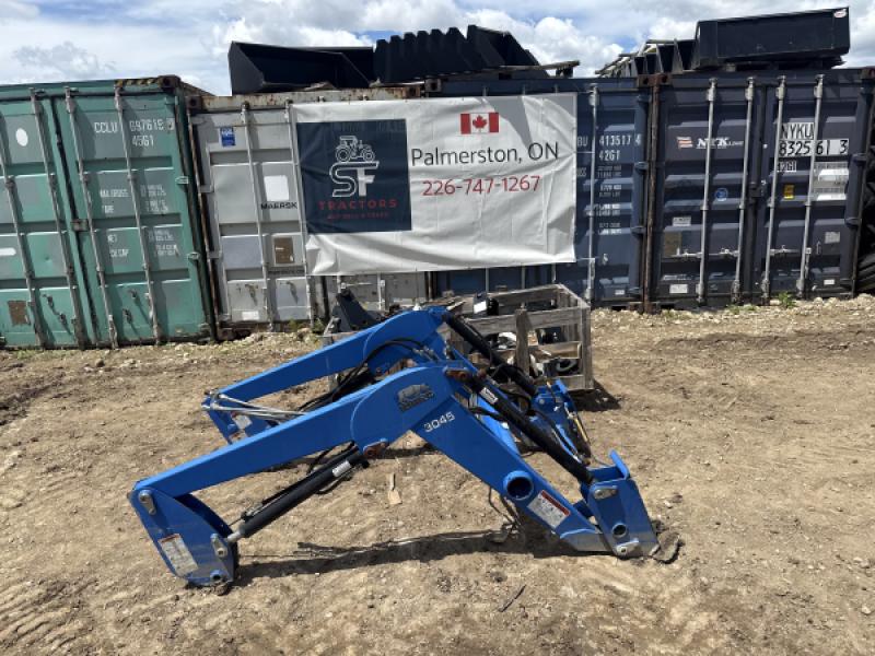 2012 Rhino Unused 3045 loader for Newholland Tc40 with brackets