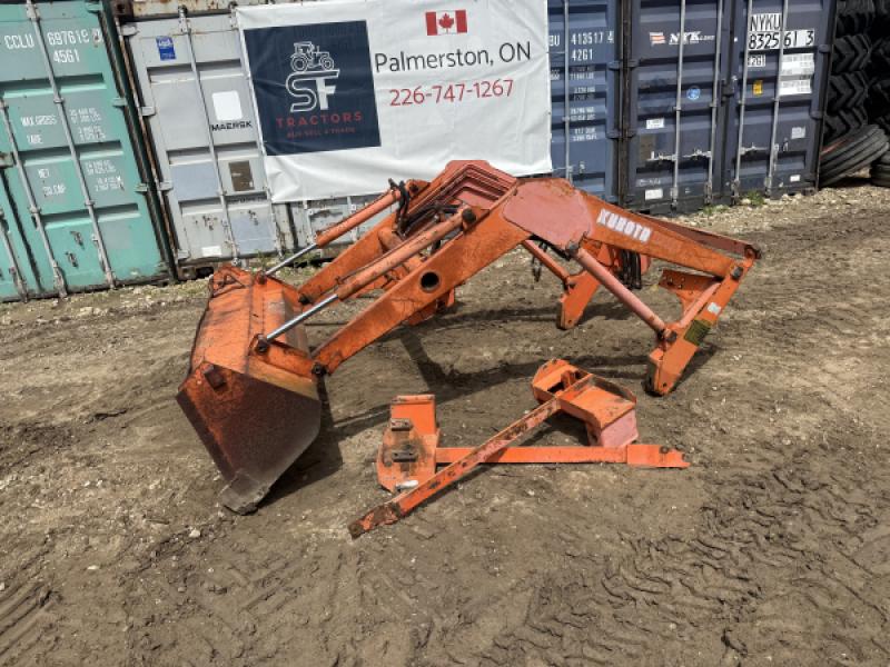 2012 Kubota Bf500 loader with bucket brackets and Valve