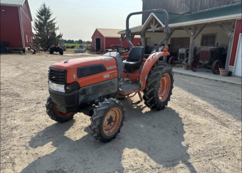 2006 Kubota L3130 for Salvage