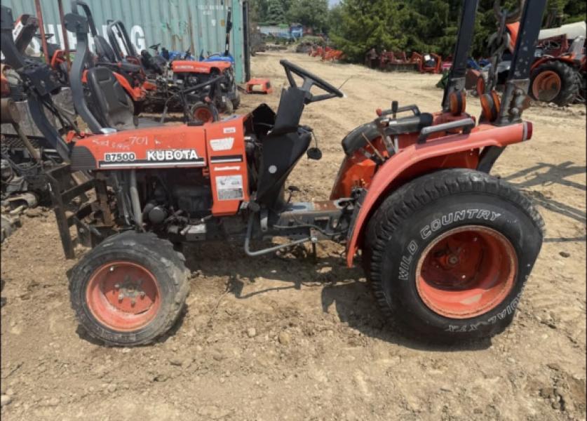 2003 Kubota B7500 for Salvage