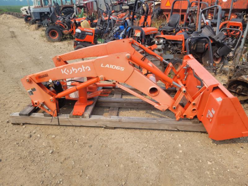 Kubota La1065 loader with bucket brackets and valve
