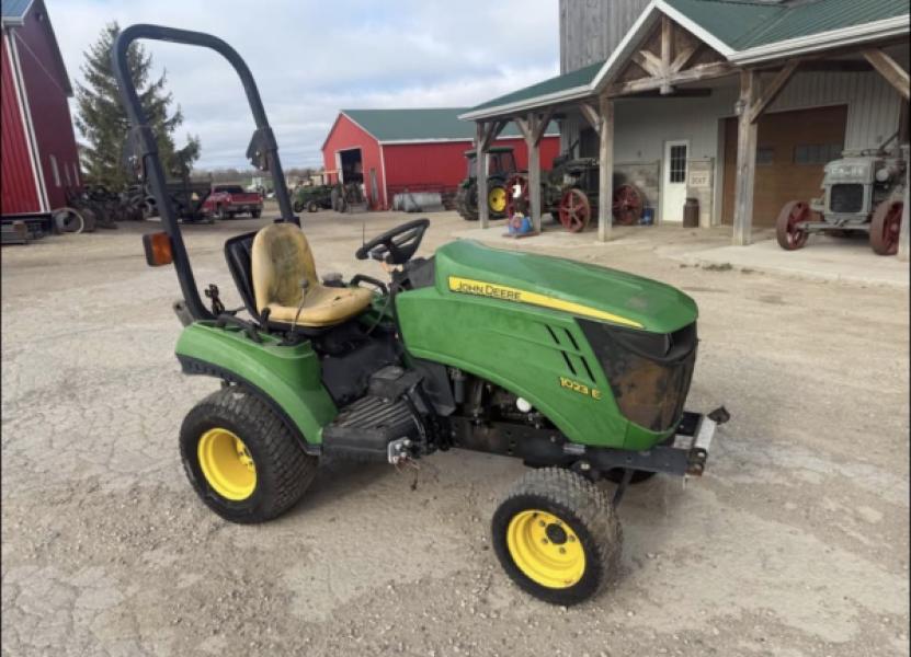 John Deere 1023 for Salvage