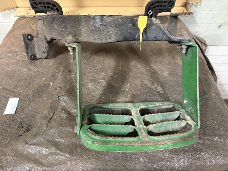 JD Footrest and Step Support LVU16057 LVU14537