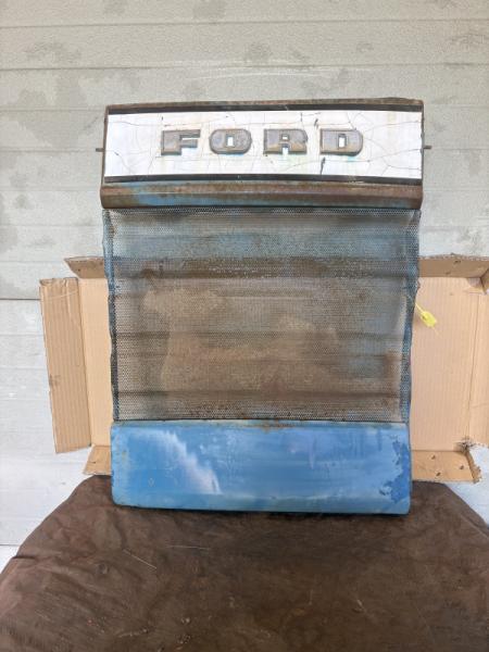 Ford Center Grill D8NN8A047BB