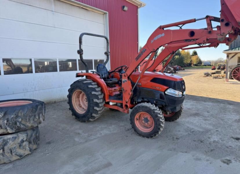 Kubota L3940 loader tractor 4x4 at SF Tractor Parts – Image 1